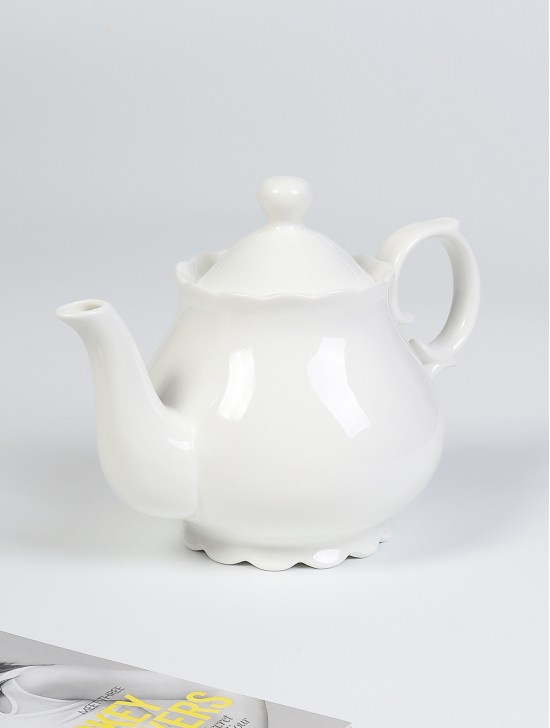 Fine Porcelain Tea Pot in White With Gift Box